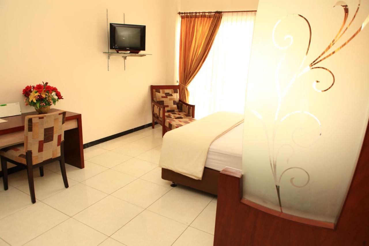 Arya Graha Semarang Hotel Exterior photo